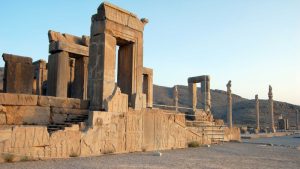 تخت جمشید میزبان ارکستر سمفونیک ارمنستان؛ جشن صدسالگی موسیقی در کنار میراث جهانی