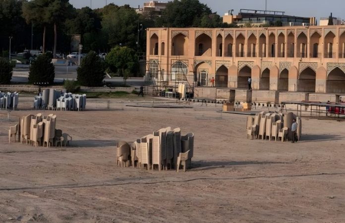 کنسرت روی بستر خشک زاینده‌ رود؛ واکنش‌ ها و پیامدهای اجتماعی و زیست‌ محیطی